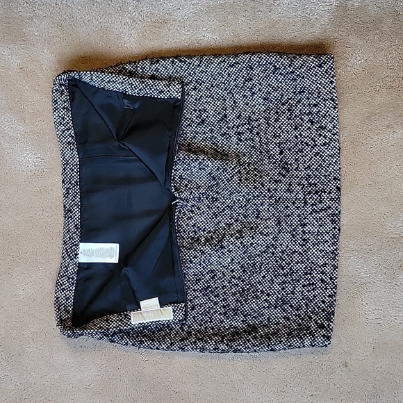 Michael Kors Wool Pencil Skirt Size 8P - Picture 9 of 9